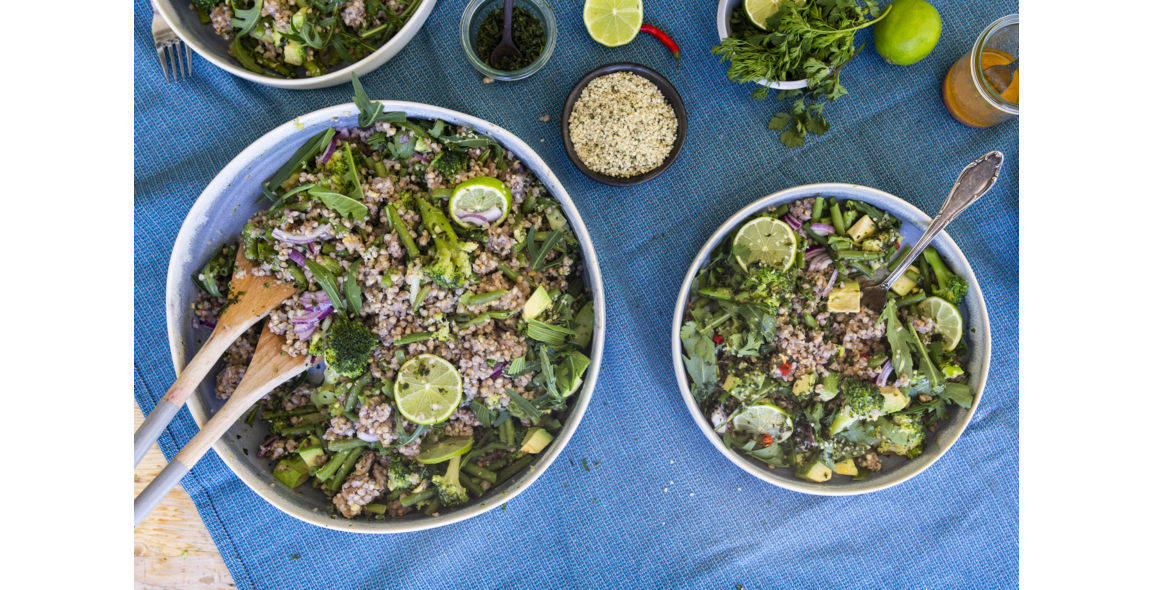 Asiatischer Buchweizen-Salat mit Brokkoli, Bohnen, Miso- und Noriblättern