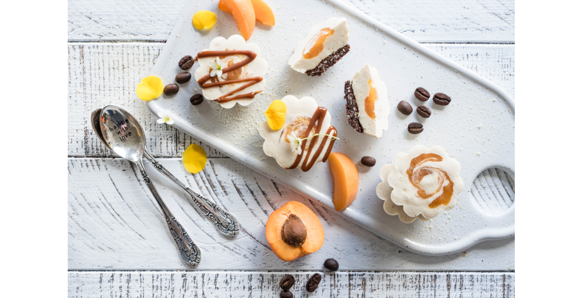 Aprikosen-Kaffee-Cups mit Karamell