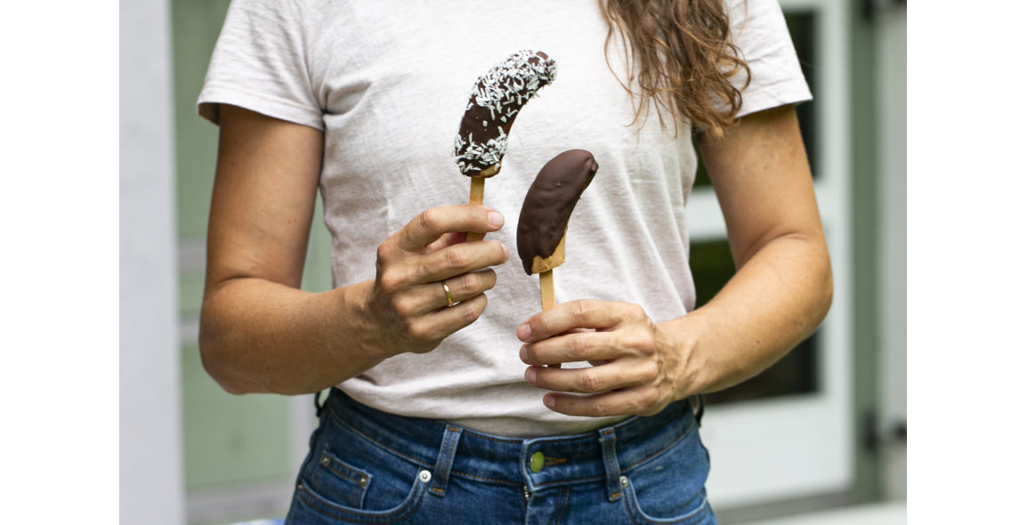 Erdnuss-Schoko-Bananen-Eis am Stiel