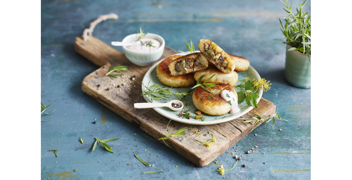 Gefüllte Champion-Kartoffelküchlein mit Tomaten-Paprika Dip