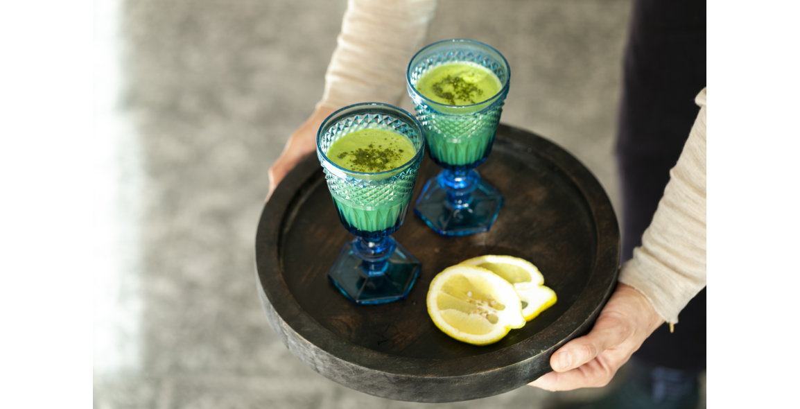 Weizengras Smoothie mit Matcha und Erdnussmus
