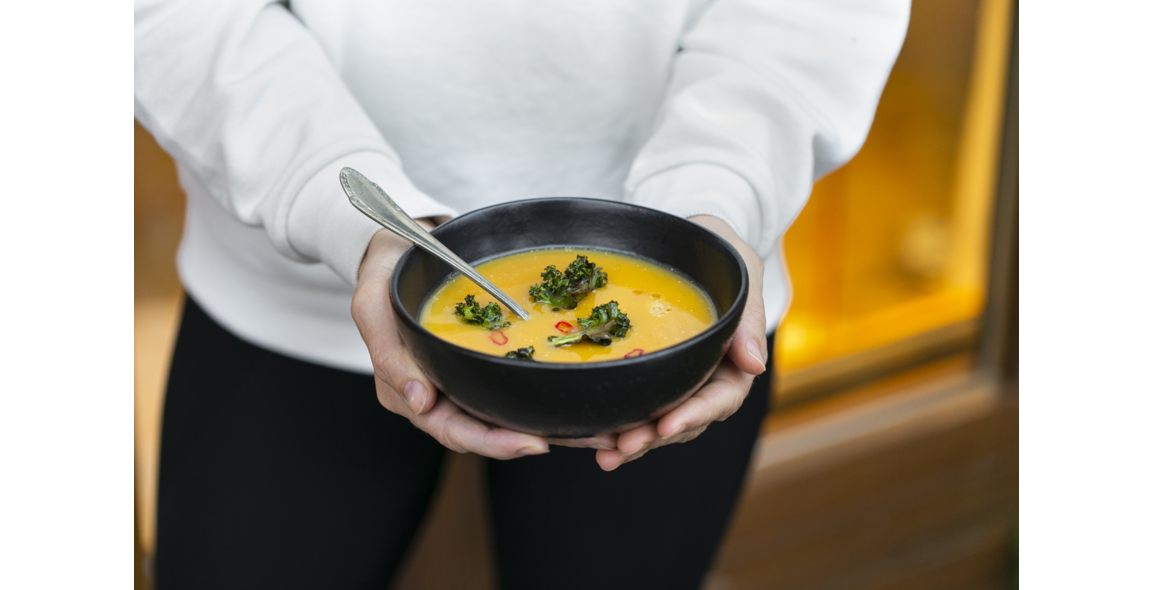 Butternutsuppe mit Grünkohlchips