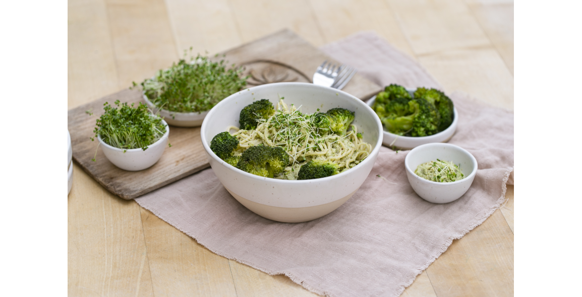 Spaghetti mit Sprossen-Pesto und Brokkoli