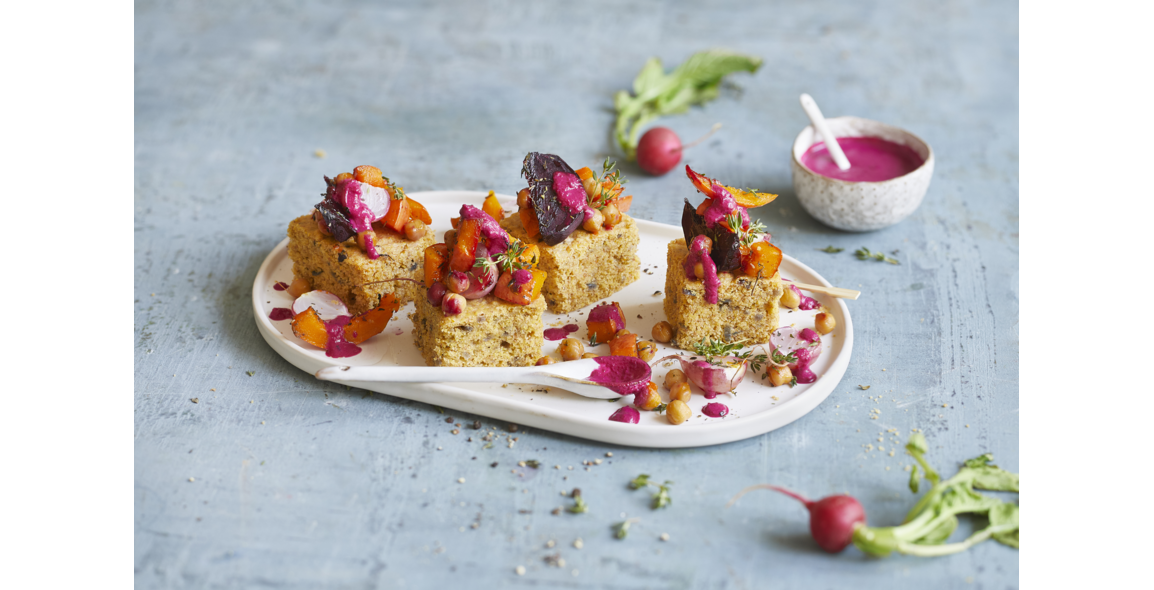 Polentaschnitten an Hokkaido-Gemüse mit Kefir-Cashew Dressing