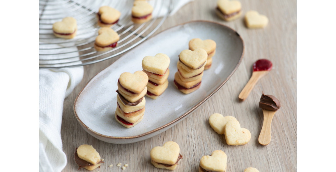 Valentinstags-Kekse mit Marmelade und Samba