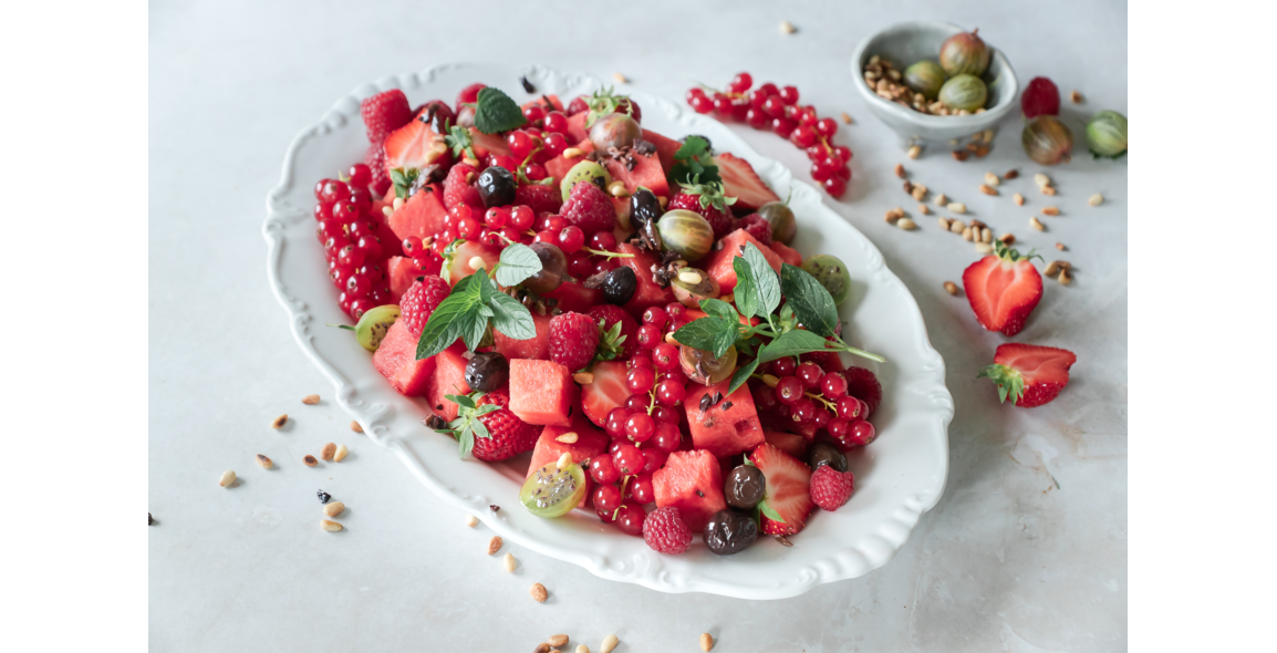 Beerensalat mit türkischen Oliven