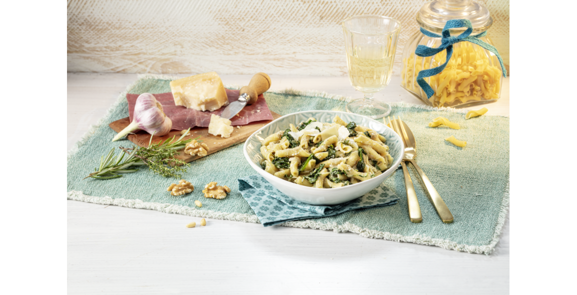Torchiette mit Spinat und Walnusssauce