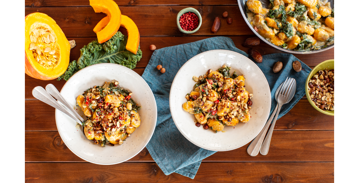 Kürbis Gnocchi mit Grünkohl, Haselnüssen und rosa Pfeffer