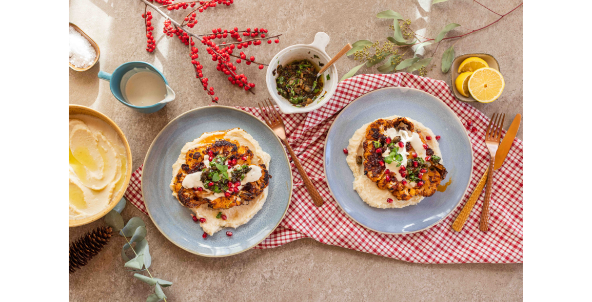 Blumenkohlsteaks auf Blumenkohl Bohnen Püree mit Zitronen Kapern Salsa