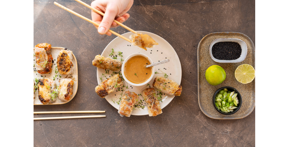 Dumplings mit erfrischender Ingwer-Erdnuss-Sauce