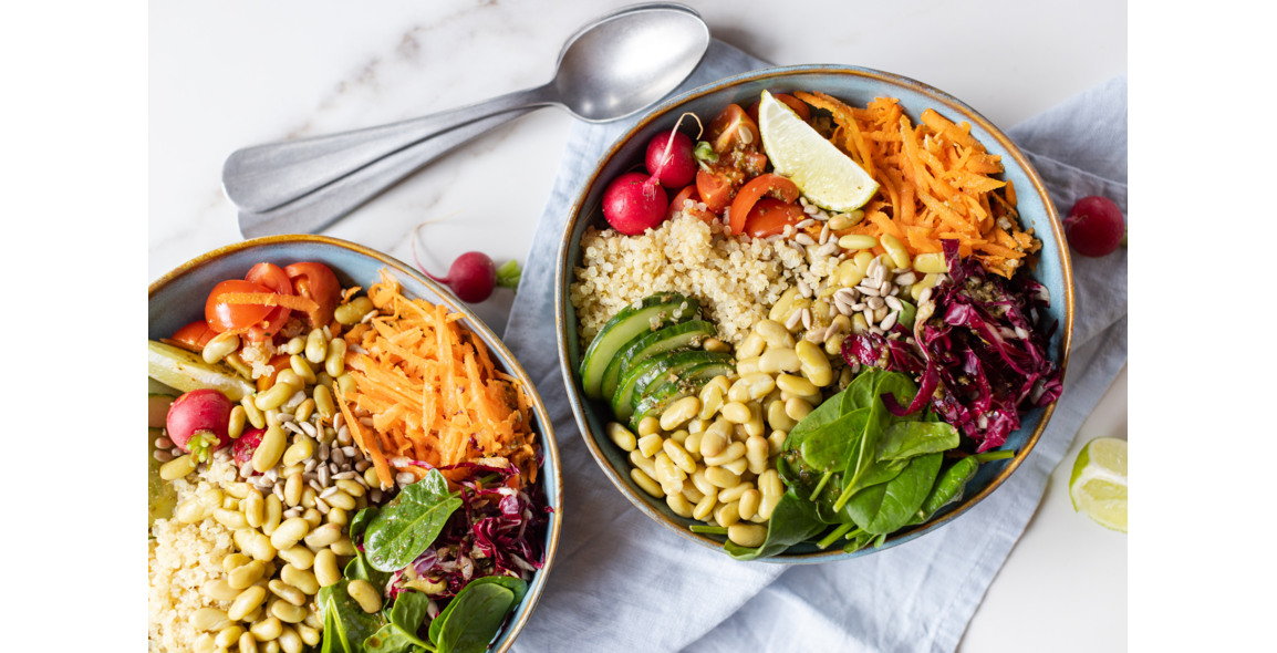 Quinoa Bowl mit Flageolet Bohnen und Pesto Dressing