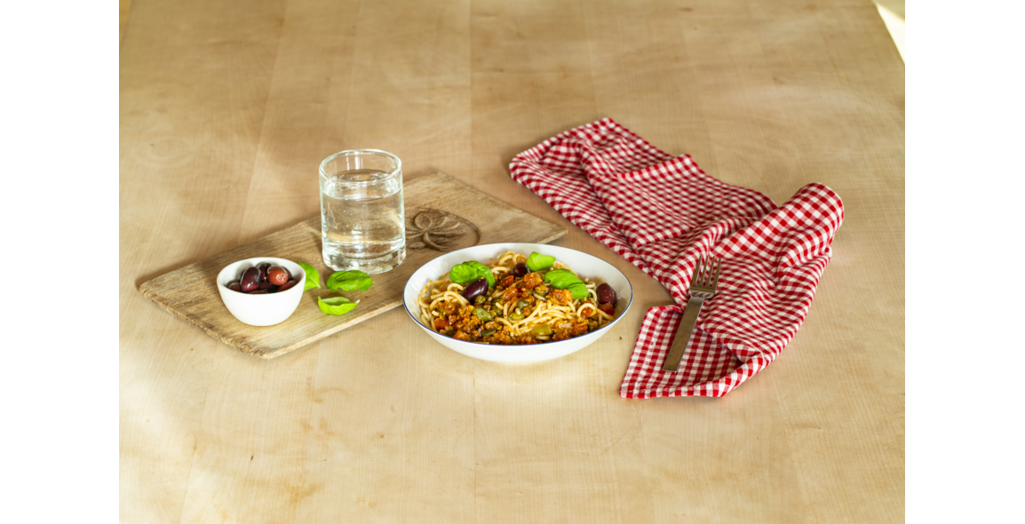 Spaghetti mit Oliven und Kapern