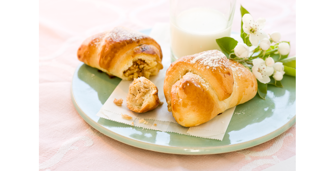 Hörnchen mit Apfel-Nuss-Füllung