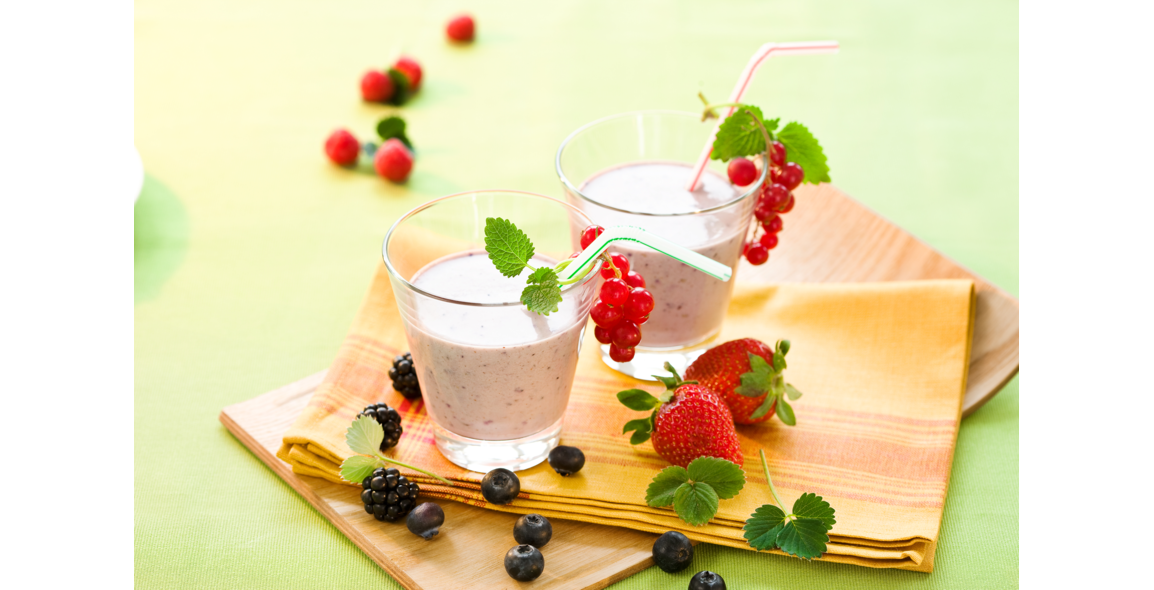 Beeren-Nuss-Milch