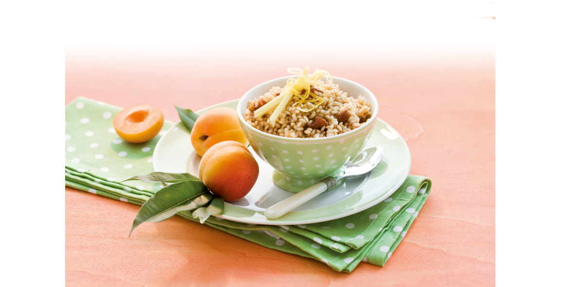 Süßer Reis mit Mandelmus und Aprikosen