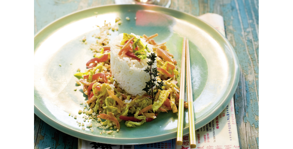 Asiatisches Gemüse mit Kokosmilch an Duftreis
