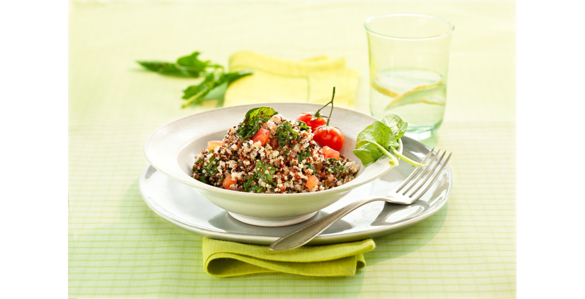 Quinoa-Risotto mit Tomaten, Spinat und Käse