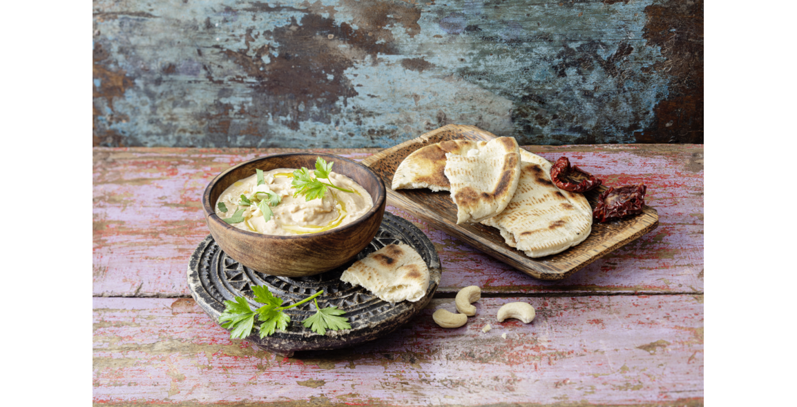 Cannellini-Bohnen-Hummus mit Tomate und Cashew