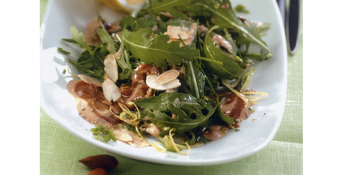 Rucola Salat mit Mandeldressing