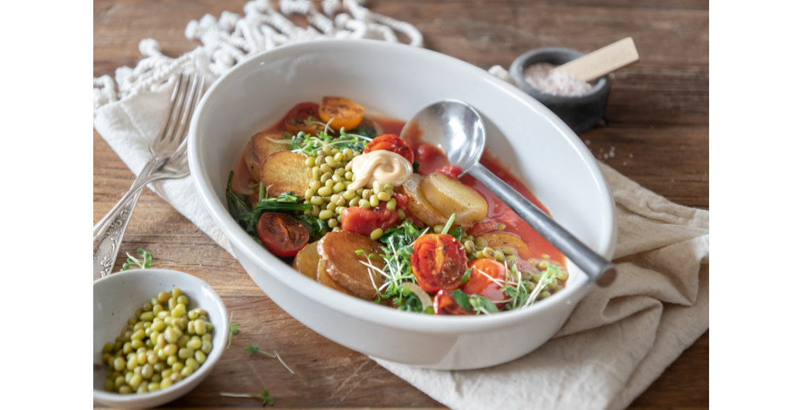 Mungbohnen-Pfanne mit Kartoffeln und Spinat
