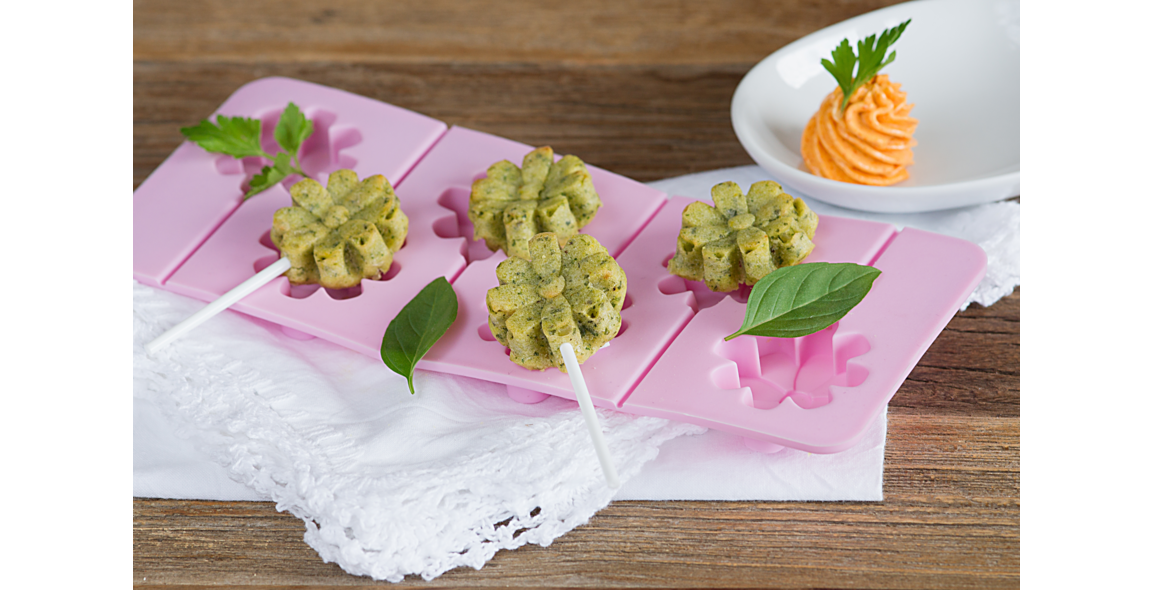 Kräuter-Cake Pops mit Paprika-Topping