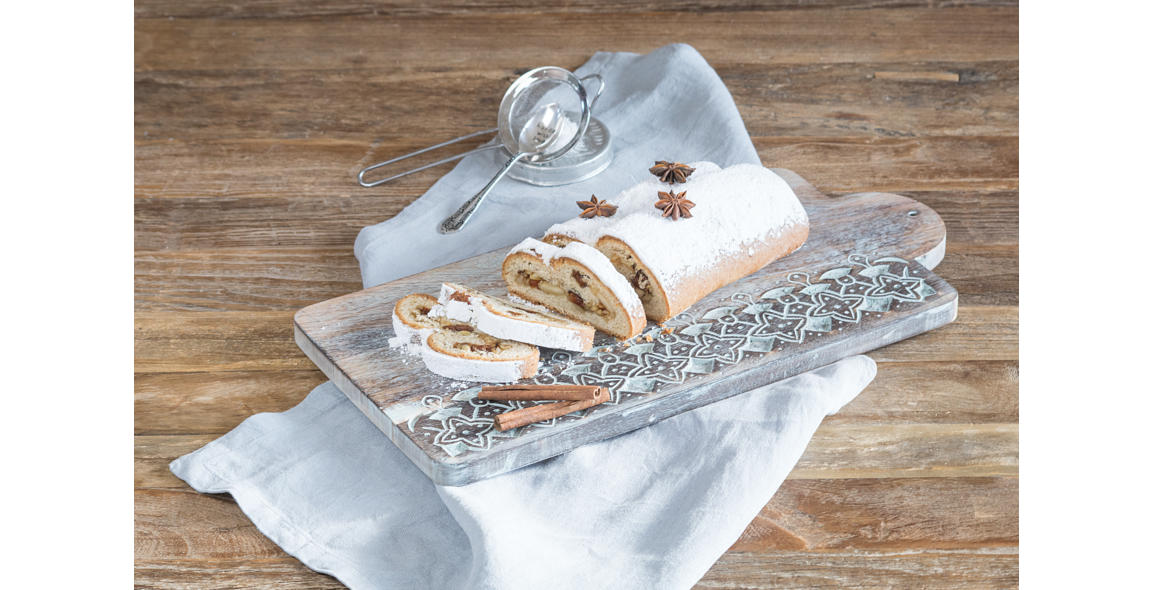 Aprikosen-Mandelstollen