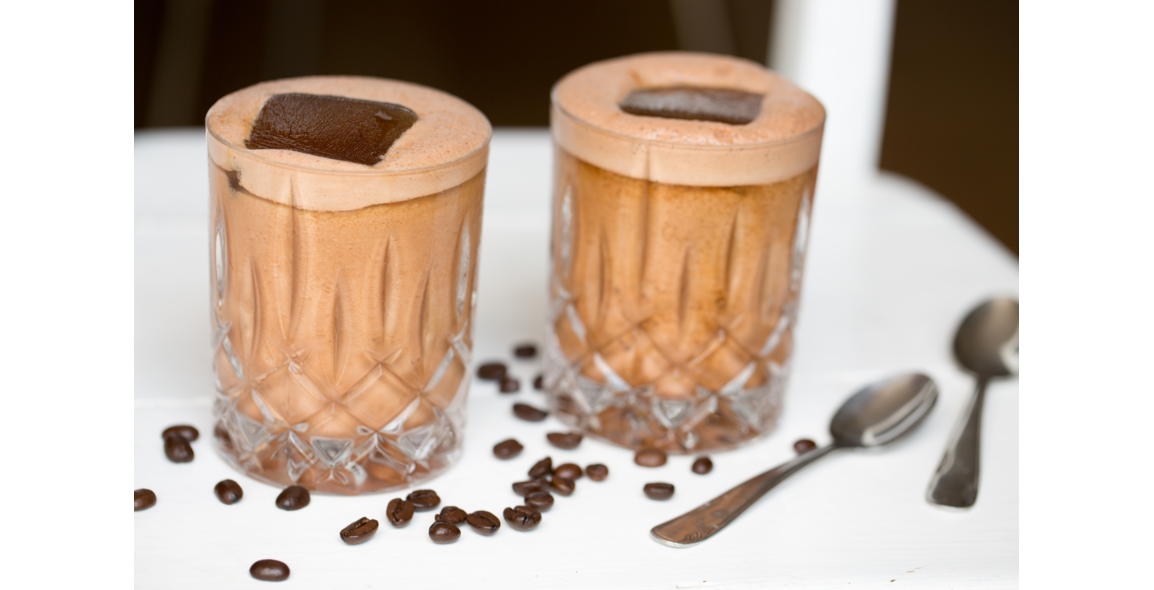 Mokka-Eis-Kaffee mit Kaffee-Eiswürfeln