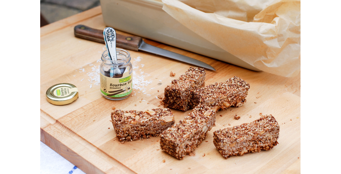 Sesam Riegel mit Kokosflocken und Erdnüssen
