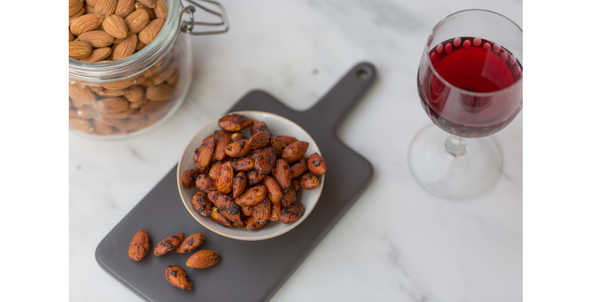 Geröstete Mandeln mit Kokosblütensirup und Hefeflocken