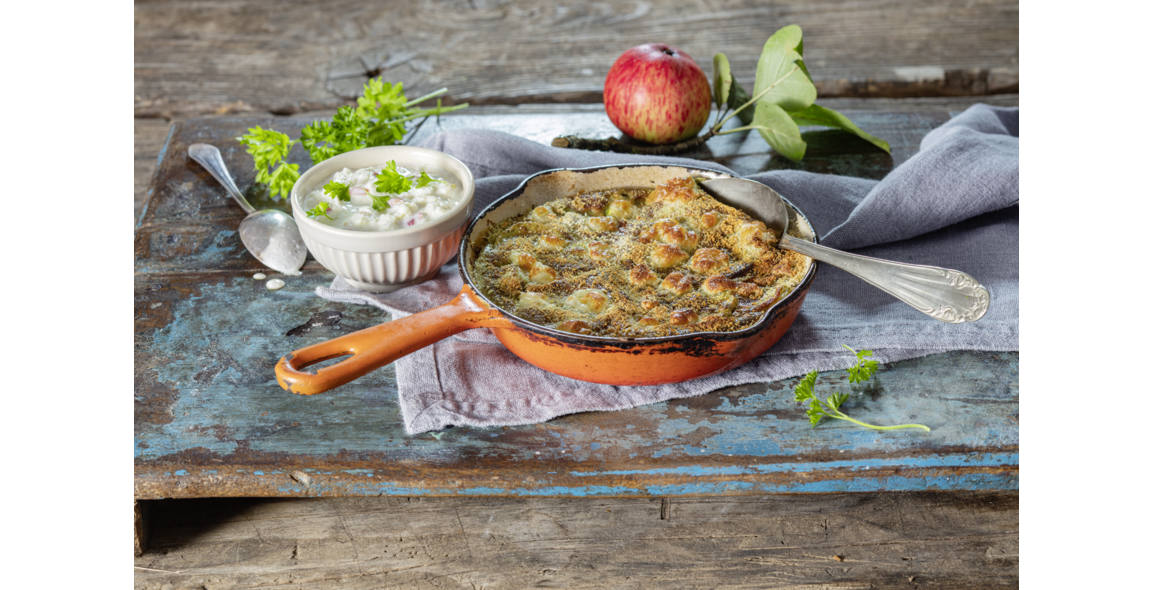 Delikatess-Frittata mit Gemüse und Apfel-Meerrettich-Dip