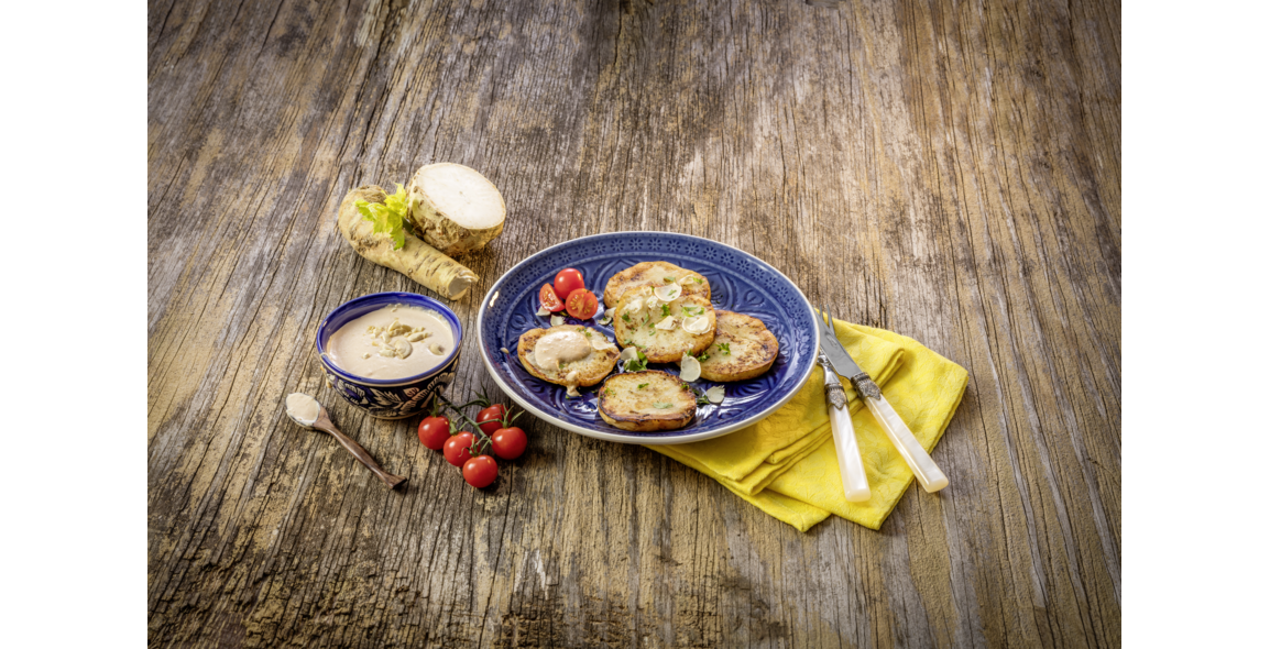 Sellerieschnitzel mit Cashew-Meerrettich-Dip