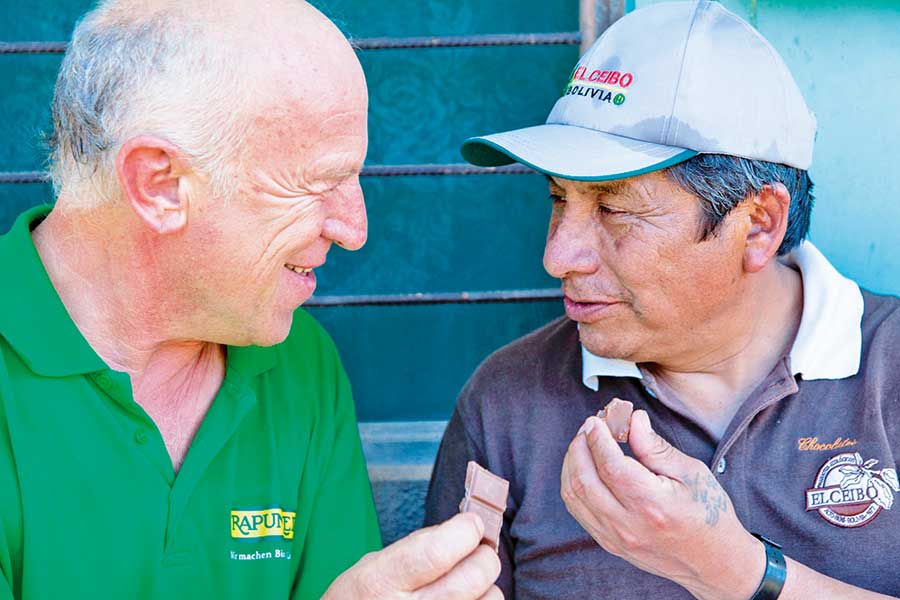 Two pioneers: Bernardo Apaza (r.) and Rapunzel founder and shareholder Joseph Wilhelm in Bolivia