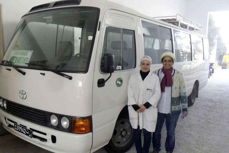 CCF finanzierte mit der HIH-Prämie einen Kleinbus für den sicheren Transport der Mitarbeiter zur Arbeitsstätte. CCF finanzierte mit der HIH-Prämie einen Kleinbus für den sicheren Transport der Mitarbeiter zur Arbeitsstätte.