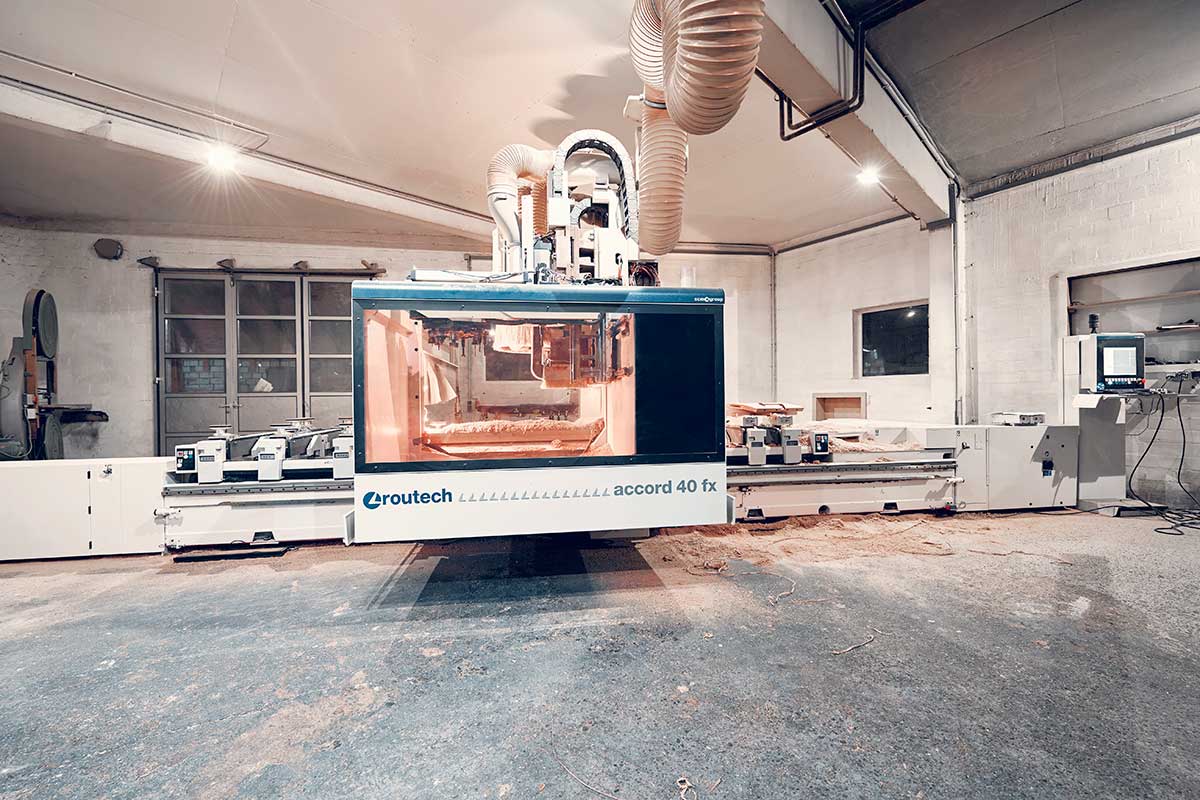 Die CNC-Fräse von Jörn Brenscheidt war bei der Installation 2012 einer der modernsten CNC Maschinen in der Holzverarbeitung weltweit.