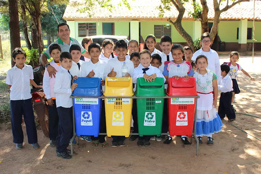 Manduvirá unterstützt mit der HAND IN HAND-Prämie auch Umweltbildung und Mülltrennung an Schulen