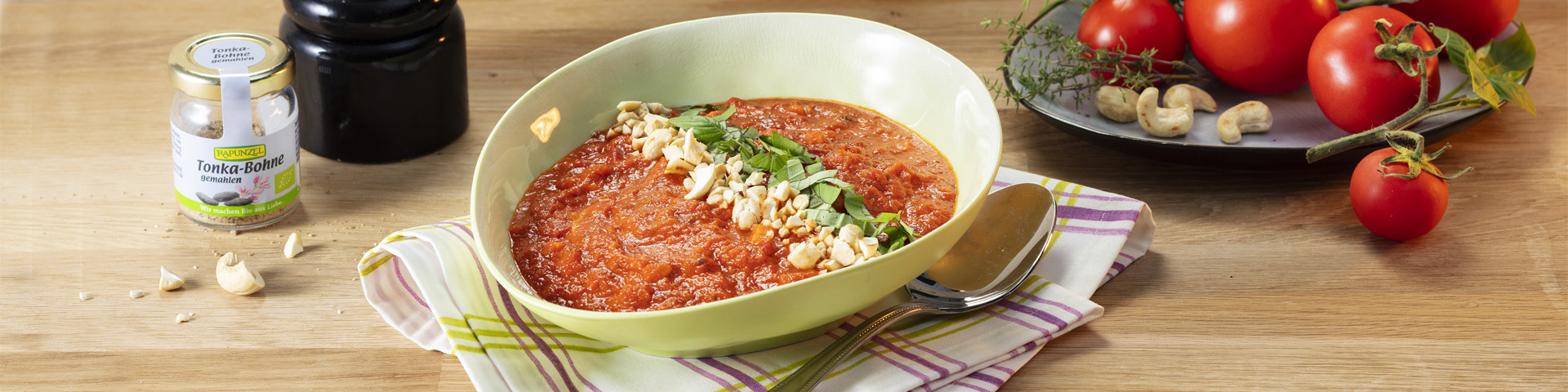 Tomaten-Karotten-Suppe mit Tonka-image