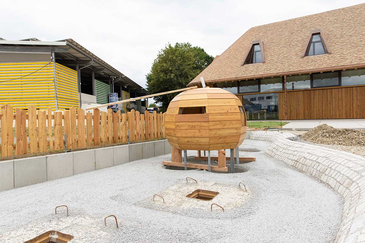 Im Zwergenwiese Bereich laden ein Kürbishaus und ein Erdbeerstand zum Spielen ein. 