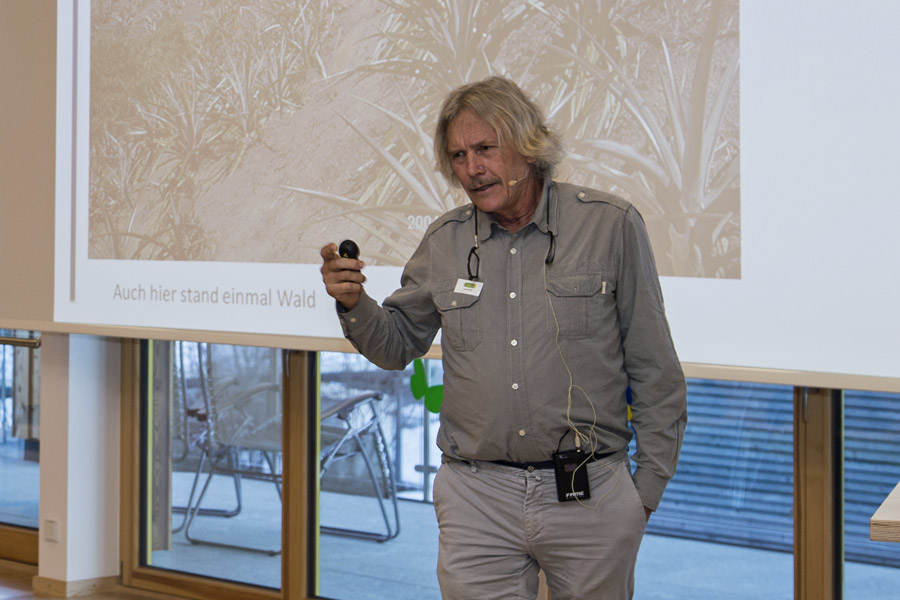 Joachim Milz von ECOTOP führt auf dem HAND IN HAND-Workshop in die Agroforstwirtschaft ein