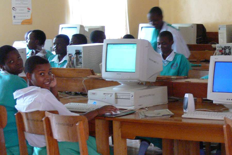 computer lab at Hekima girls’ school