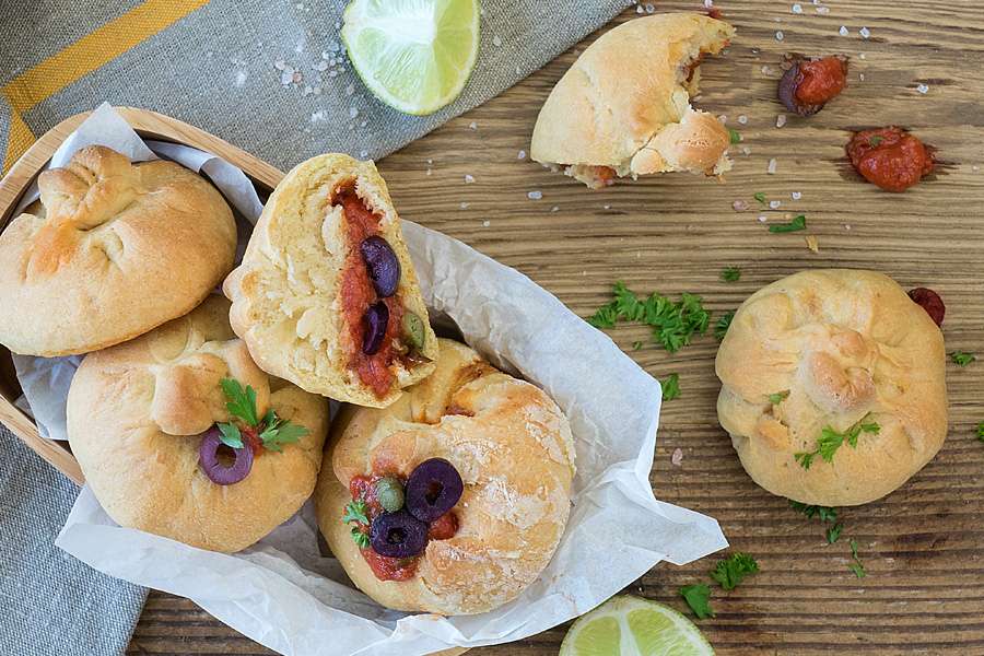 Antipasti-Grillbrötchen