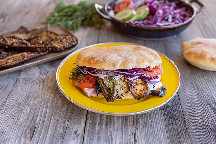 Auberginen-Gyros mit Pistaziendip