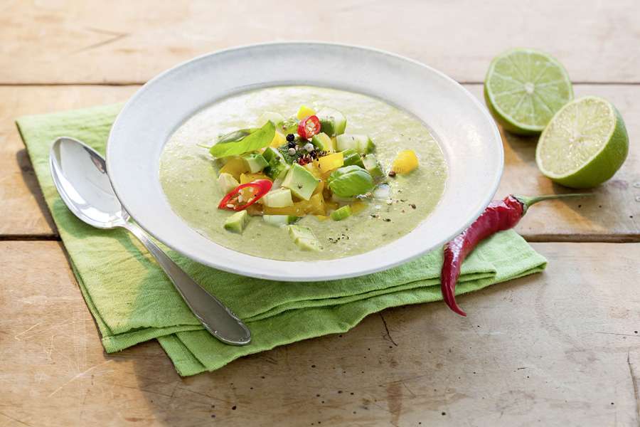 Avocado-Limetten-Gazpacho