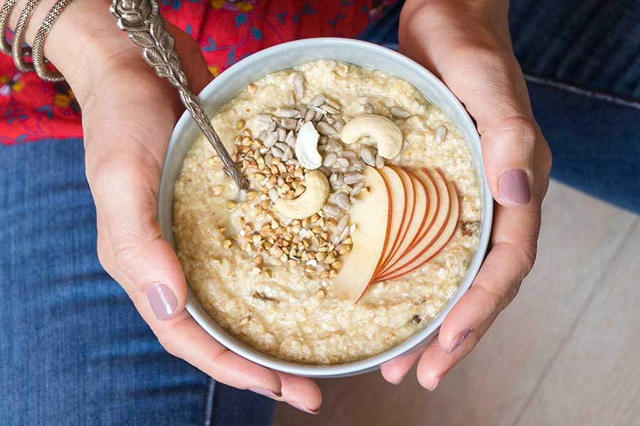 Ayurvedischer Bananen-Kokos-Reis warmes Frühstück