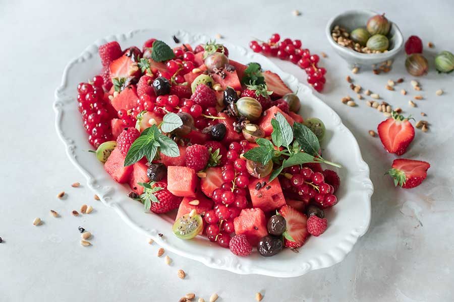 Beerensalat mit türkischen Oliven