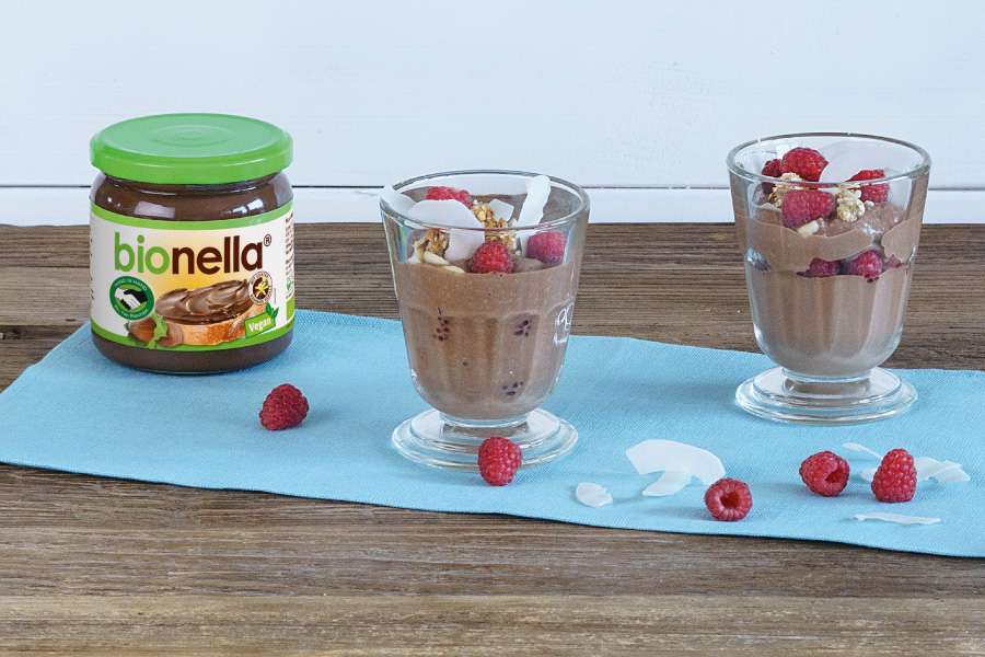 Kokos-Beeren-Trifle mit Mandel-Crumble Kokos-Beeren-Trifle mit Mandel-Crumble
