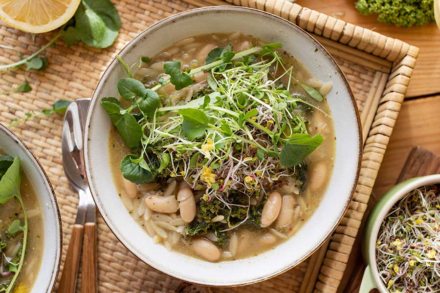 Bohneneintopf mit Grünkohl und Zitronenpesto