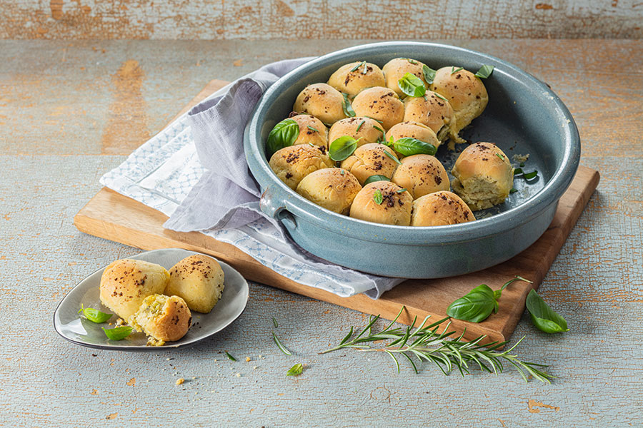 Bubble Bread mit verschiedenen Toppings und Delikatess-Füllung