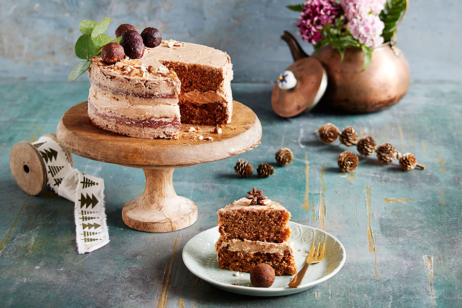 Chai-Bratapfelkuchen mit Mandelcreme & Carob-Trüffeln