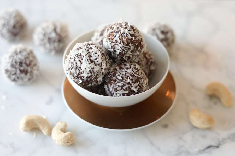 Energy balls with cashew, dates, cacao and coconut