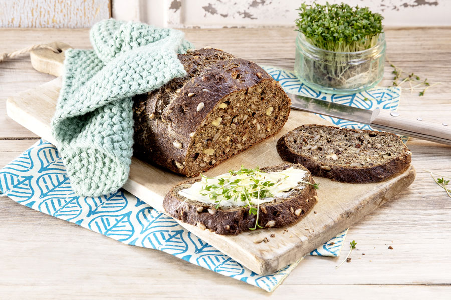 Eiweißbrot mit Hanf- und Leinmehl